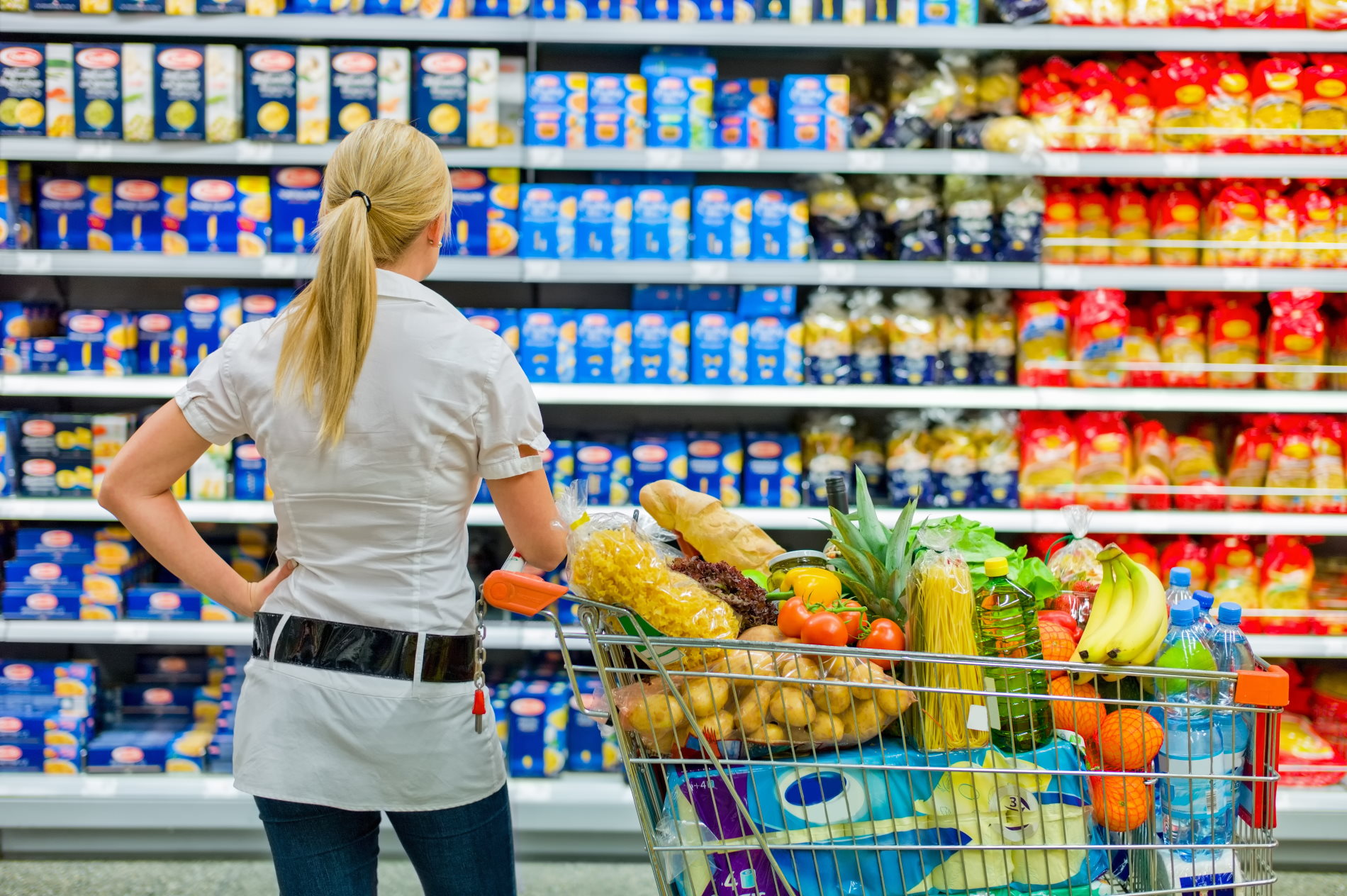 Mais fermento, menos desodorante: como as compras mudaram na quarentena